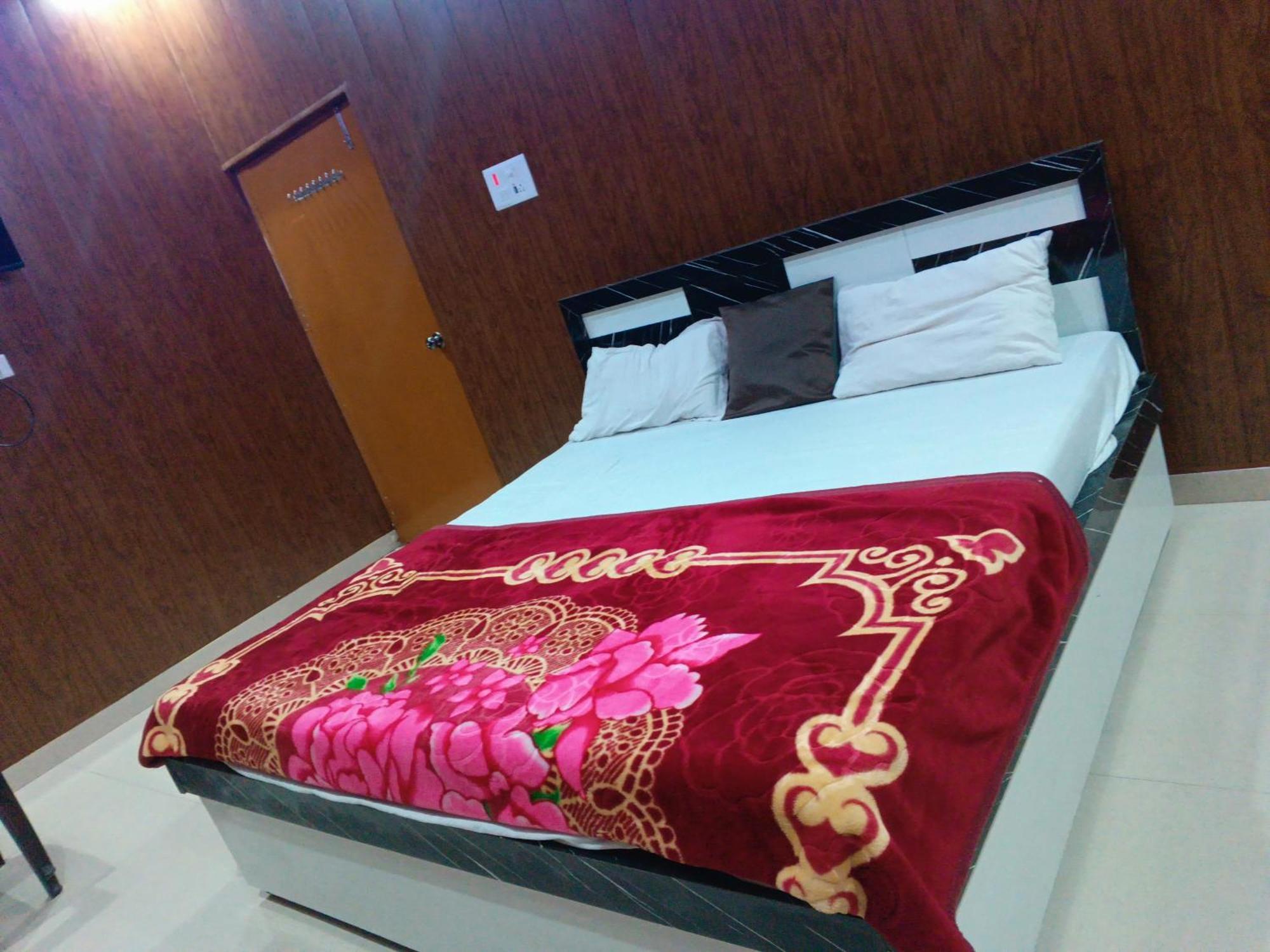 La Ayodhya Residency Hotel Bagian luar foto