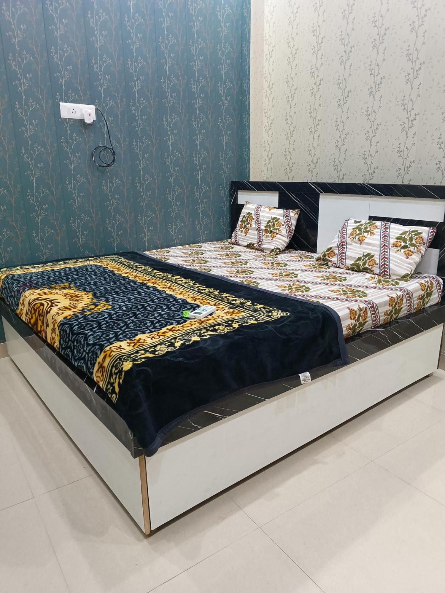 La Ayodhya Residency Hotel Bagian luar foto